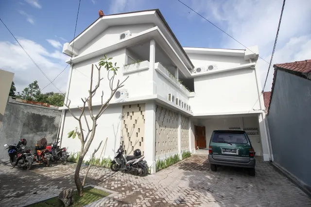 RedDoorz near UII Jakal 3