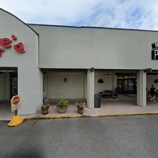 Emerge Juice (inside Champagnes Market, Oil Center)