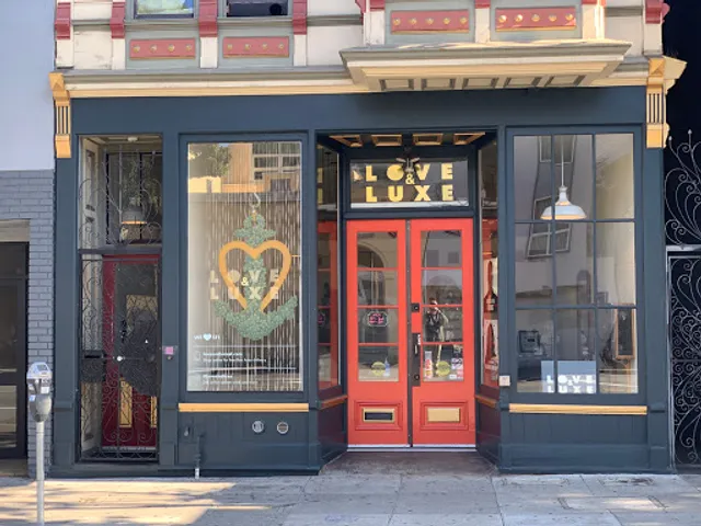Love & Luxe