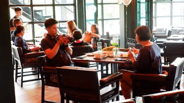 Baan Bum Bar & Bistro