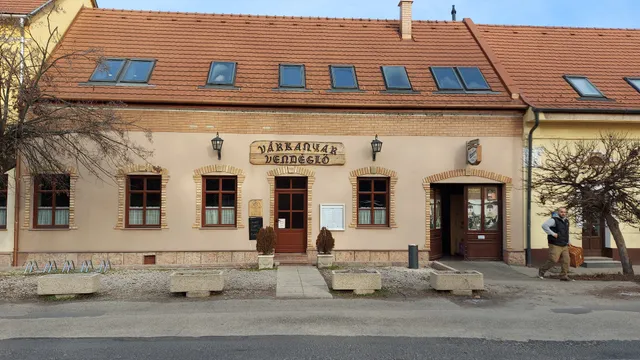 Váralja Vendégház Tata