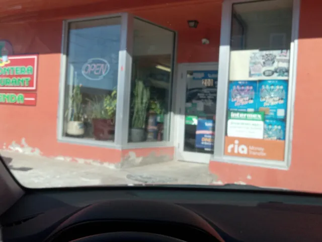 River Hills Shopping Center