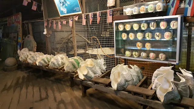 Salut Seafood Restaurant