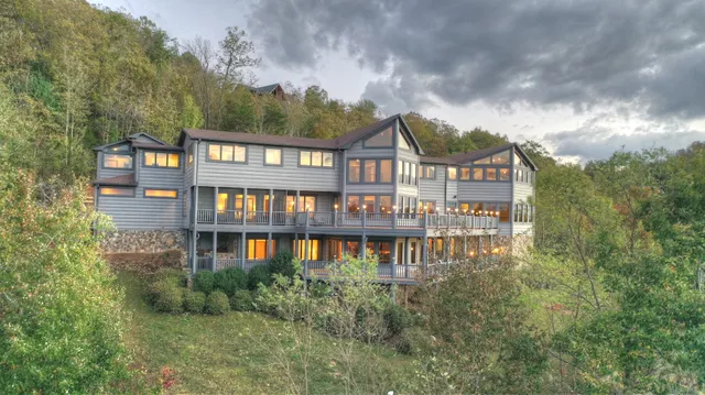 The Lodge at Deer Crest