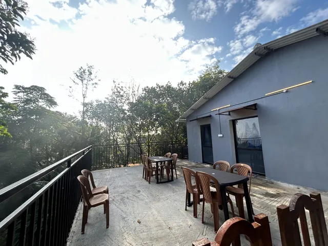 Daivasahayam Hotel & Homestay