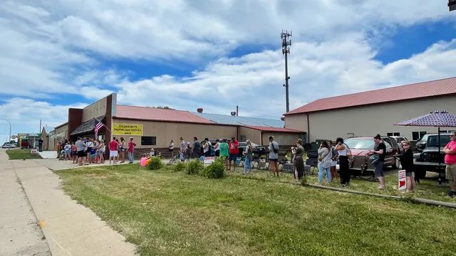 Golden Buys Truckload Outlet Sale