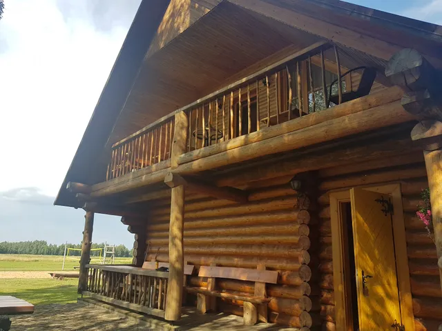 Pie sievasmātes, Brīvdienu māja