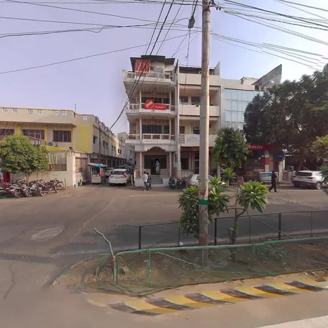 OYO 68331 Raj Palace