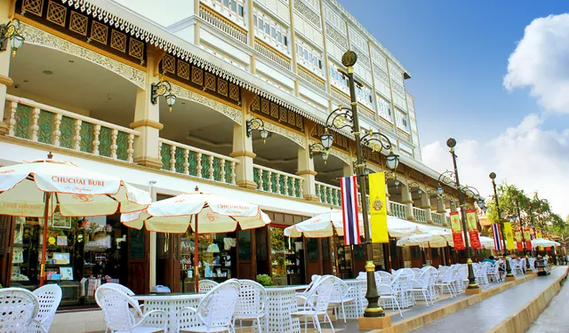 Chuchai Buri Sri Amphawa