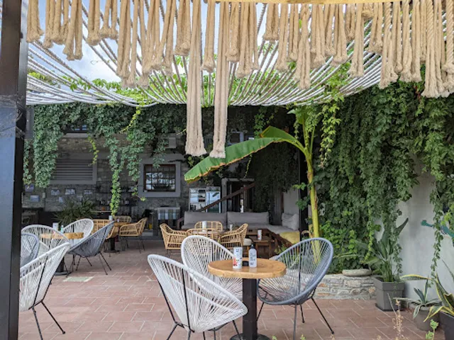 Dwende Seaside Escape & Restaurant