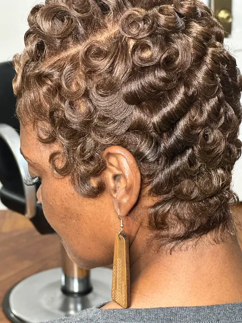 Akachi Beauty Salons LLC