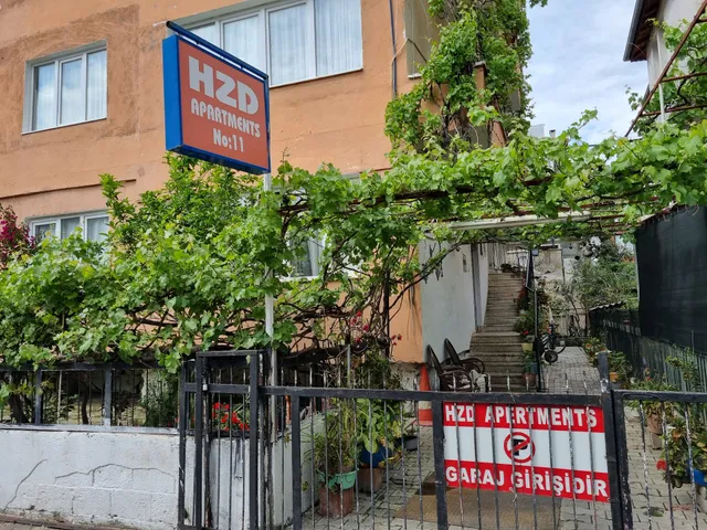 HZD APARTMENTS HOSTEL