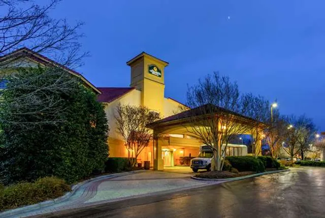 La Quinta Inn & Suites by Wyndham Raleigh Durham Airport