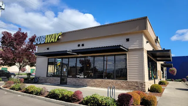 Subway (Diamond Lk Blvd)