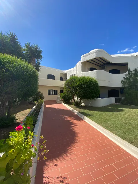 Peaceful & Spacious Apt with Parking & Queen Bed