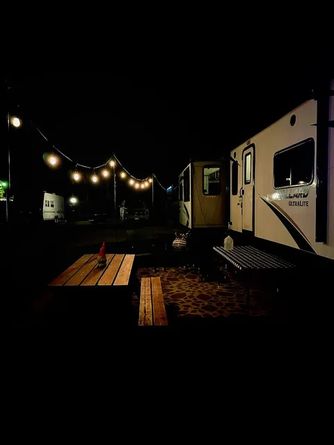 Village Inn On The Lake Hotel & RV Park