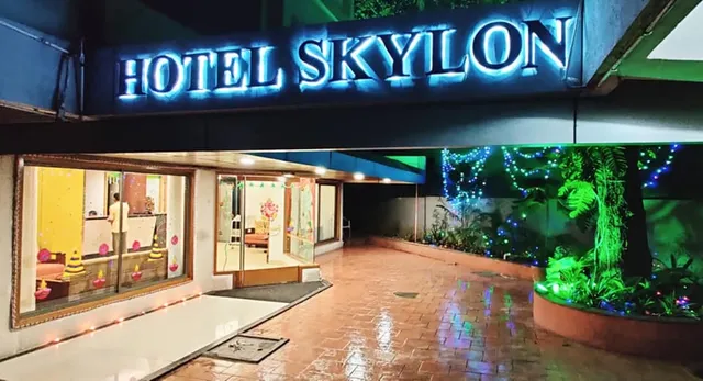 Hotel Skylon Ahmedabad