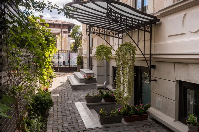 Little Bucharest Mansion next to the Parliament Palace