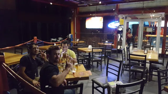 Lockers Sports Restaurant Kino