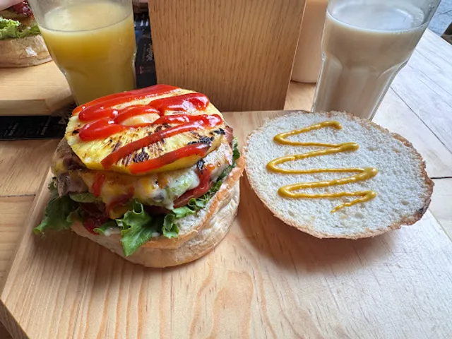 La Santa Burger Cholula