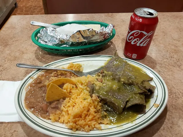 La Pequeña Tienda & Deli