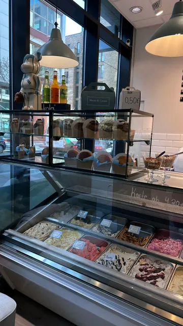 Moons & Cream - HafenCity