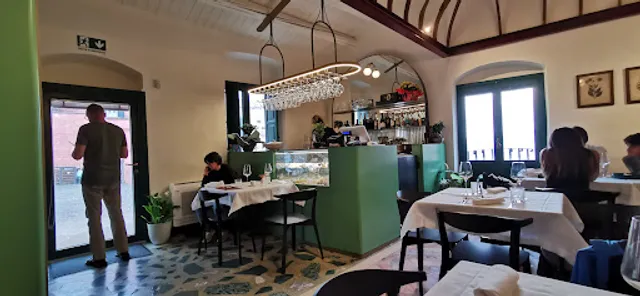 Scale del Gusto | salotto • cucina • bottega