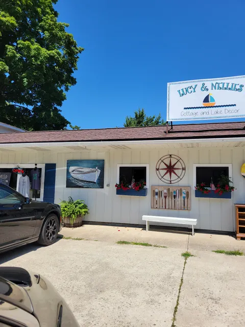 Lucy & Nellies Cottage And Lake Decor