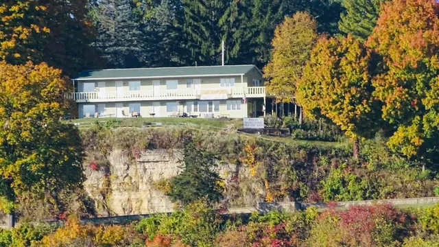 Eagle View Motel & Retreat