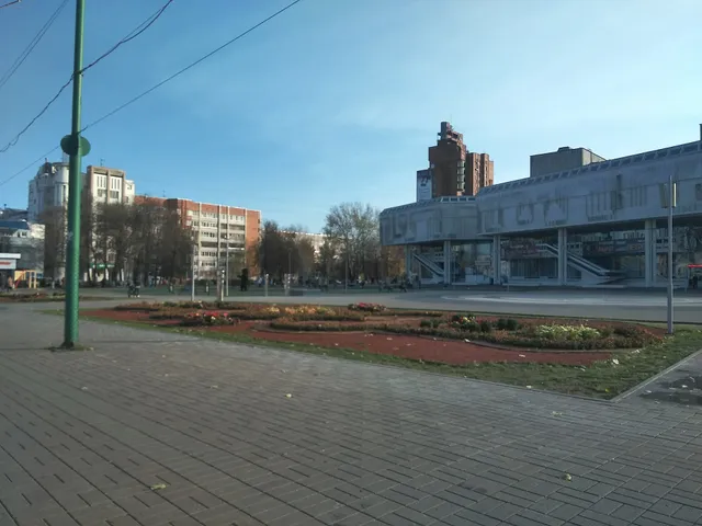 Yunosti Square