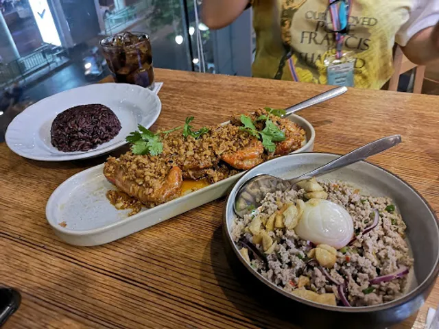 Baan Ying Silom Complex