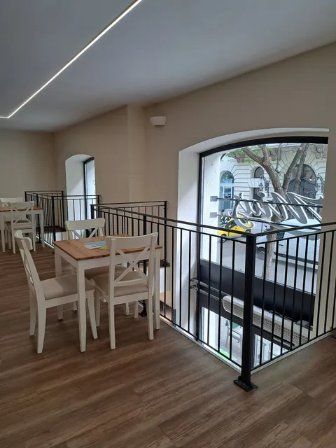 Mia's Cafe, Bakery & Bistro