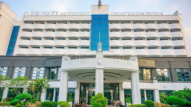 Sunlake Waterfront Resort & Convention