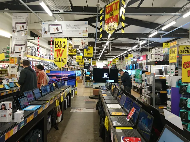 JB Hi-Fi Brighton HOME