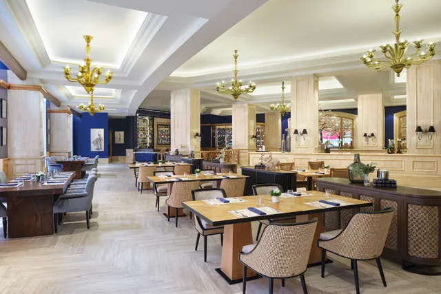 Lobo Restaurant & Bar