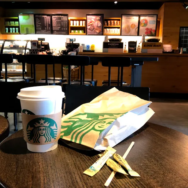 Starbucks Terminal B Ebene 3 (Öffentlicher Bereich)