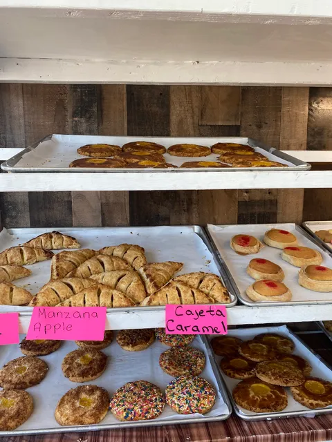 Panaderia y ice cream shop