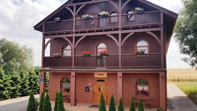 Gościniec Piast - Pokoje i Camper Park