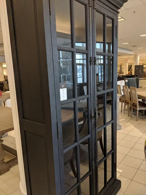 RH Outlet Schaumburg