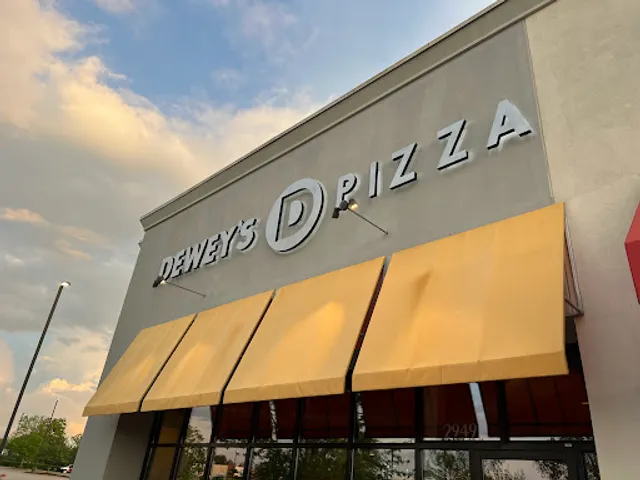 Dewey's Pizza - Crestview Hills