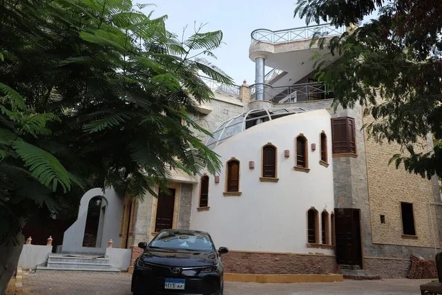 Khufu Pyramids Cafee