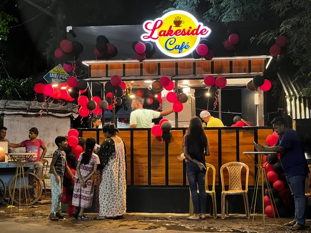 Lakeside Café