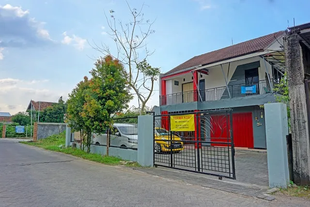 OYO Life 91896 Kost Bu Dewi Syariah