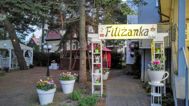 Filiżanka i Kubek. Kawiarnia.