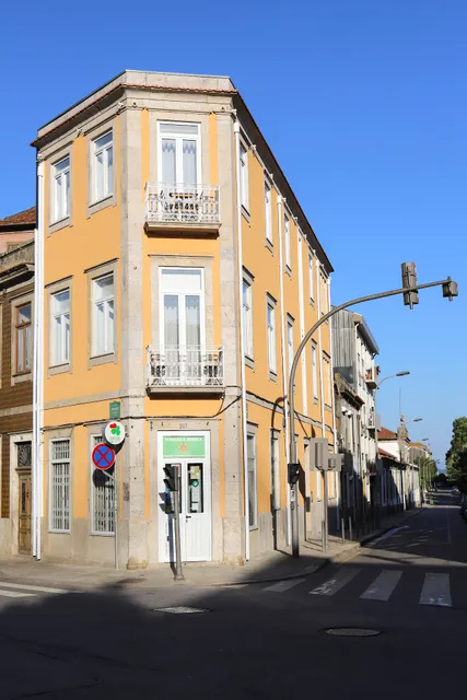 Vibrant Host - Heroismo's Metro