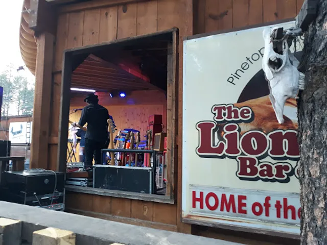 The Lion's Den Bar & Grill