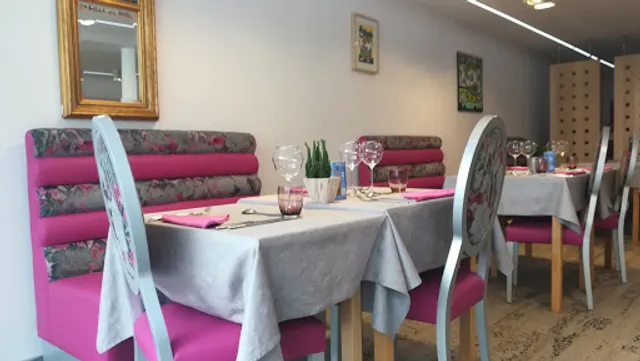 Le Bouche à Oreille