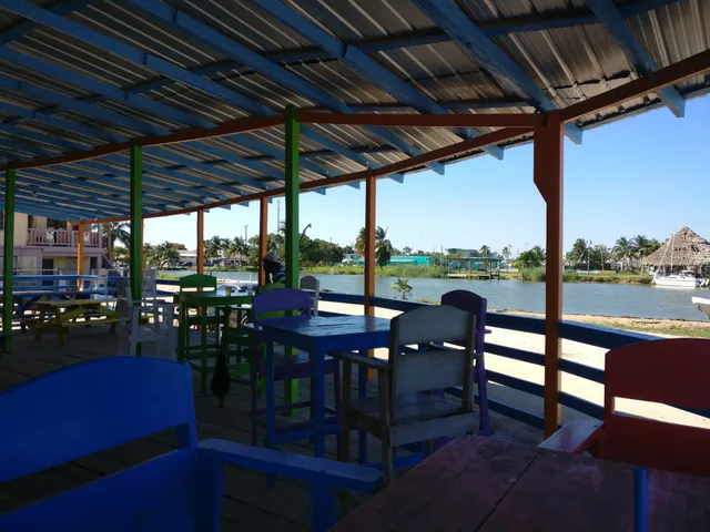 Island Breeze Bar & Grill