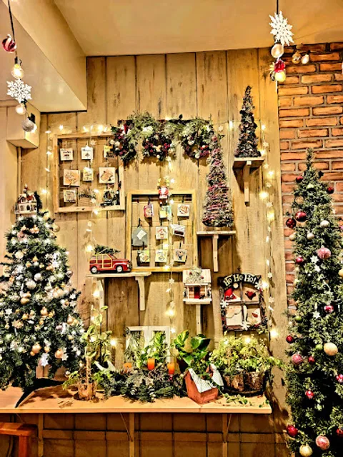 Cafe Bench | Crêpe Flushing