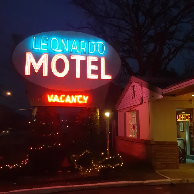 Leonardo Motel